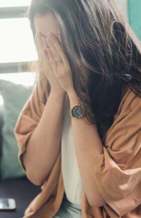 A woman crying about her divorce while expressing her self to a family therapist in The woodlands texas